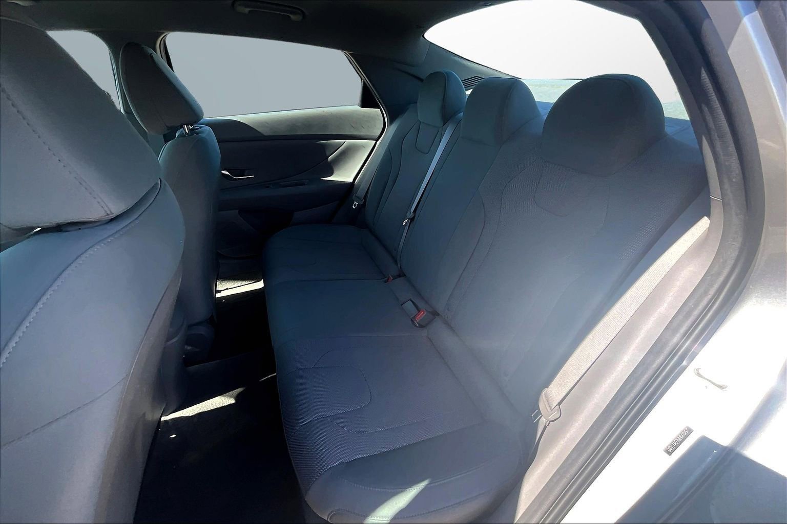 Used 2021 Hyundai Elantra SE image 17