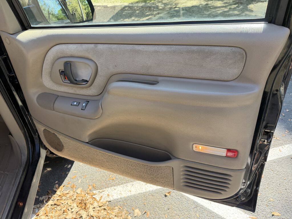 Used 1999 Chevrolet Tahoe 4WD 2-Door w/ Preferred Equipment Group image 21