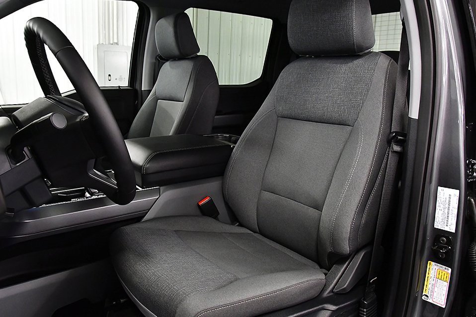 Used 2025 Ford F150 Lightning XLT image 33