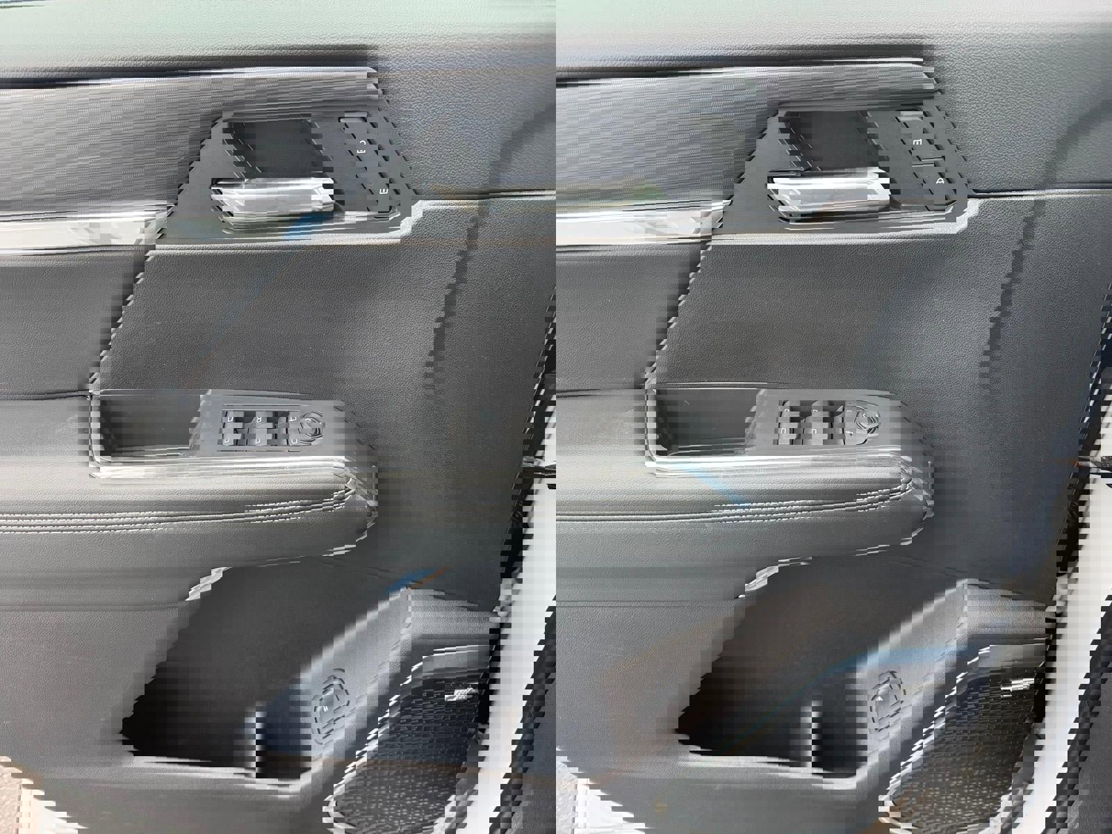 Used 2025 GMC Acadia Elevation image 11