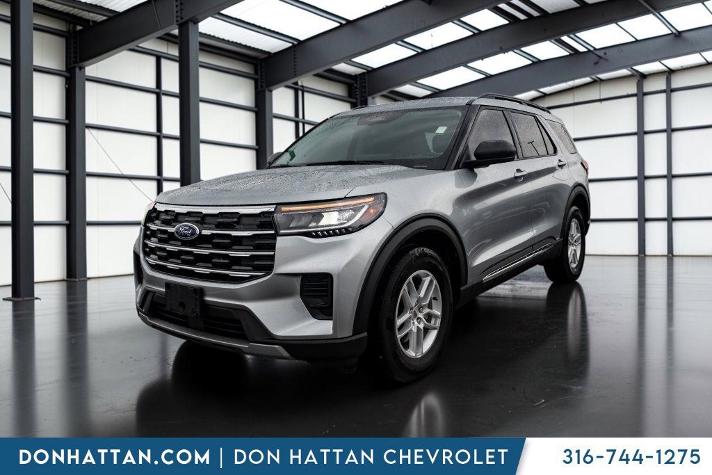 Used 2025 Ford Explorer Active AWD/4WD image 25