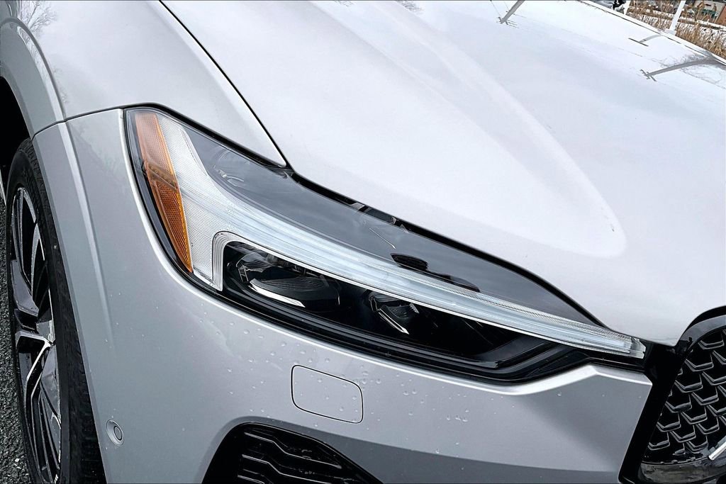 Certified 2024 Volvo XC60 B5 Plus w/ Climate Package image 32