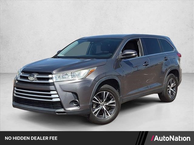 Used 2019 Toyota Highlander LE FWD image 1