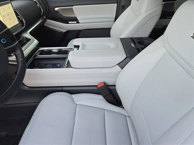 New 2027 Ford Expedition Platinum w/ Driver's Package AWD/4WD image 4