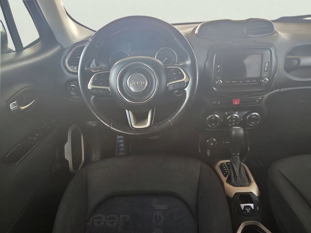 Used 2017 Jeep Renegade Latitude AWD/4WD image 4