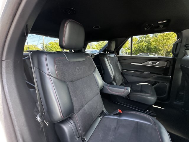 Used 2025 Ford Explorer ST AWD/4WD image 38