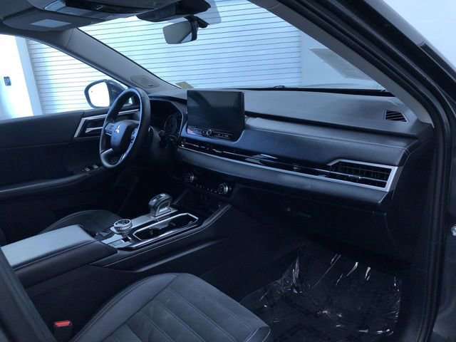 Used 2025 Mitsubishi Outlander SE AWD/4WD image 23
