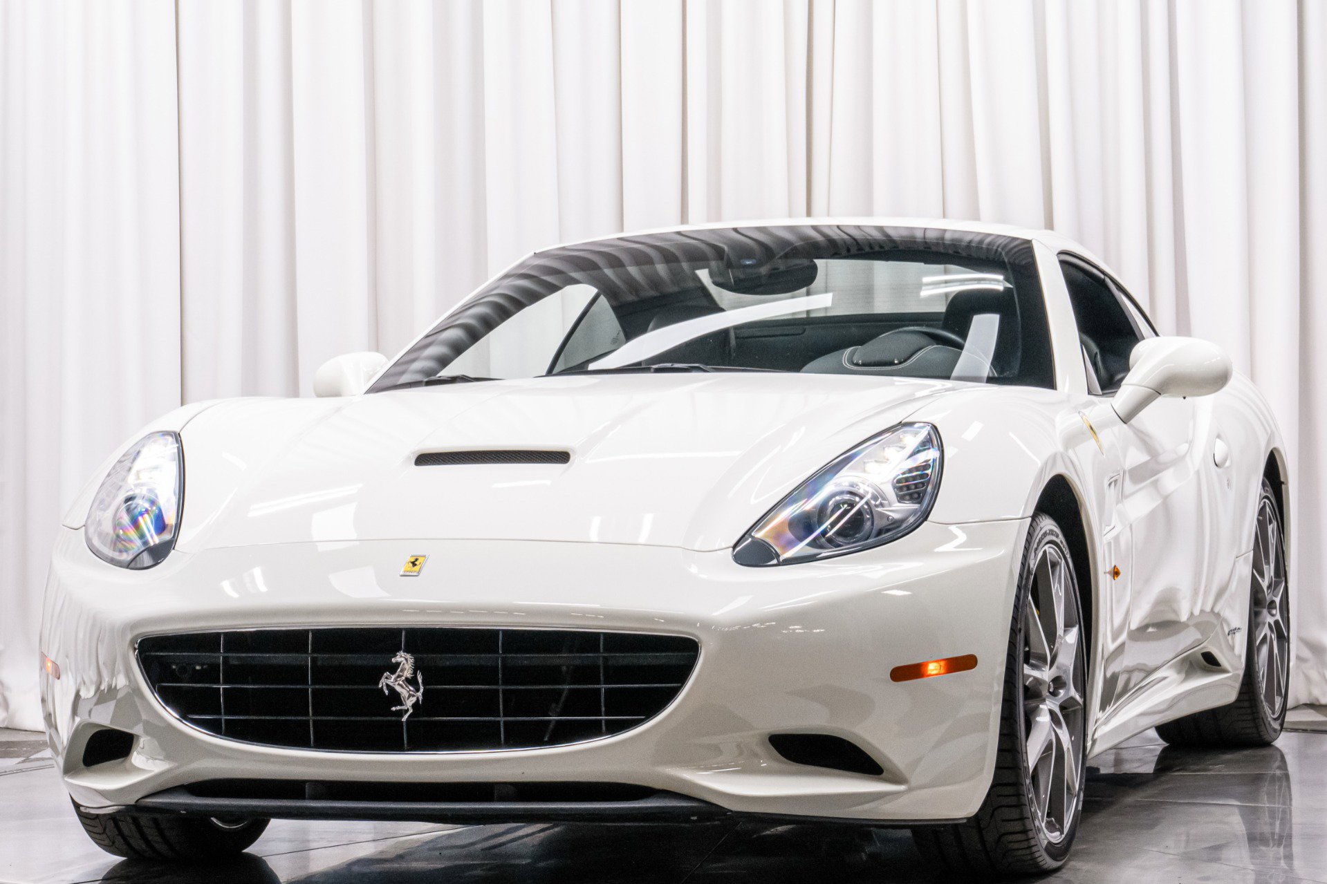 Used 2014 Ferrari California image 40
