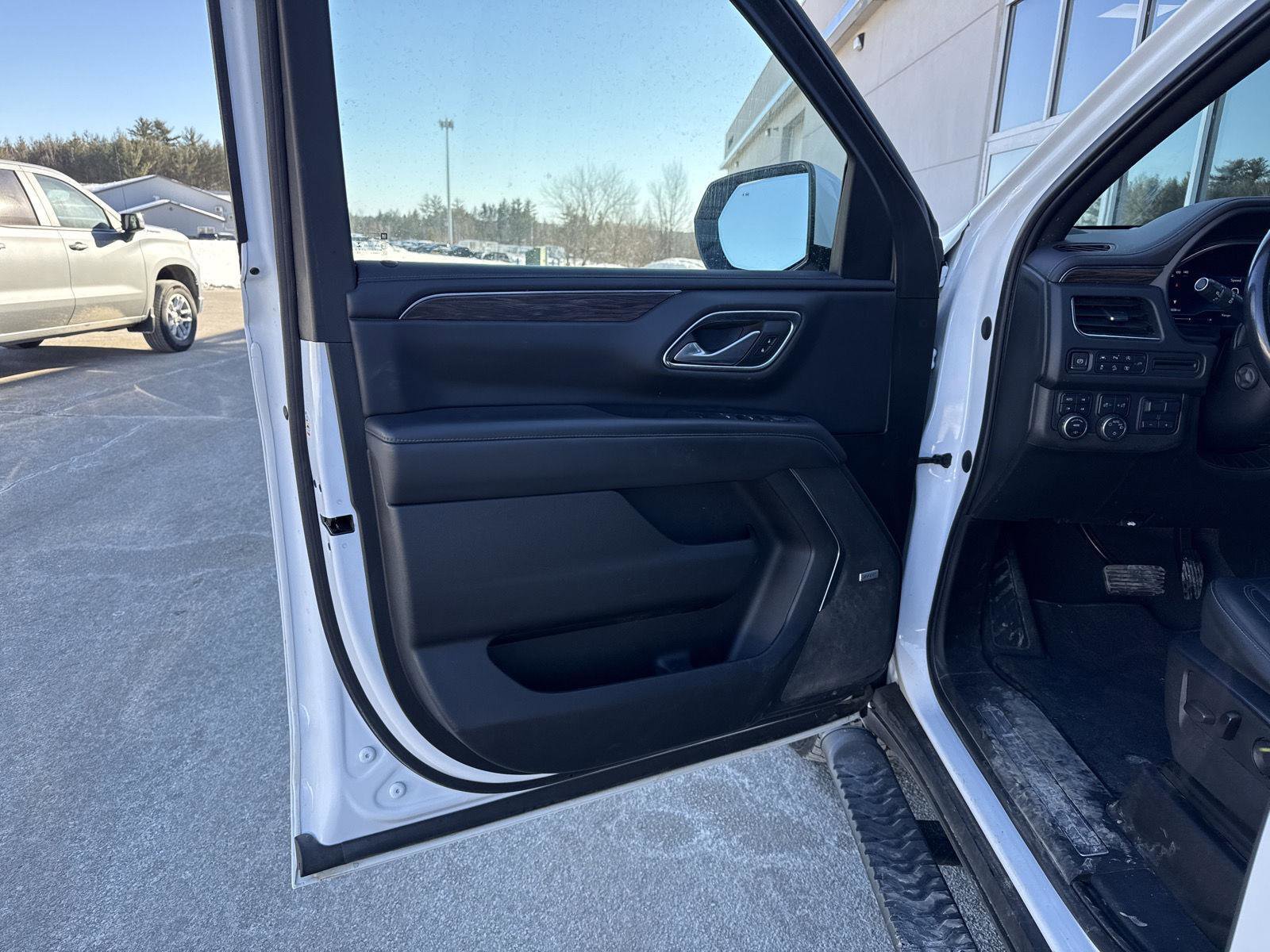 Used 2022 Chevrolet Tahoe Z71 w/ Z71 Off-Road Package AWD/4WD image 10