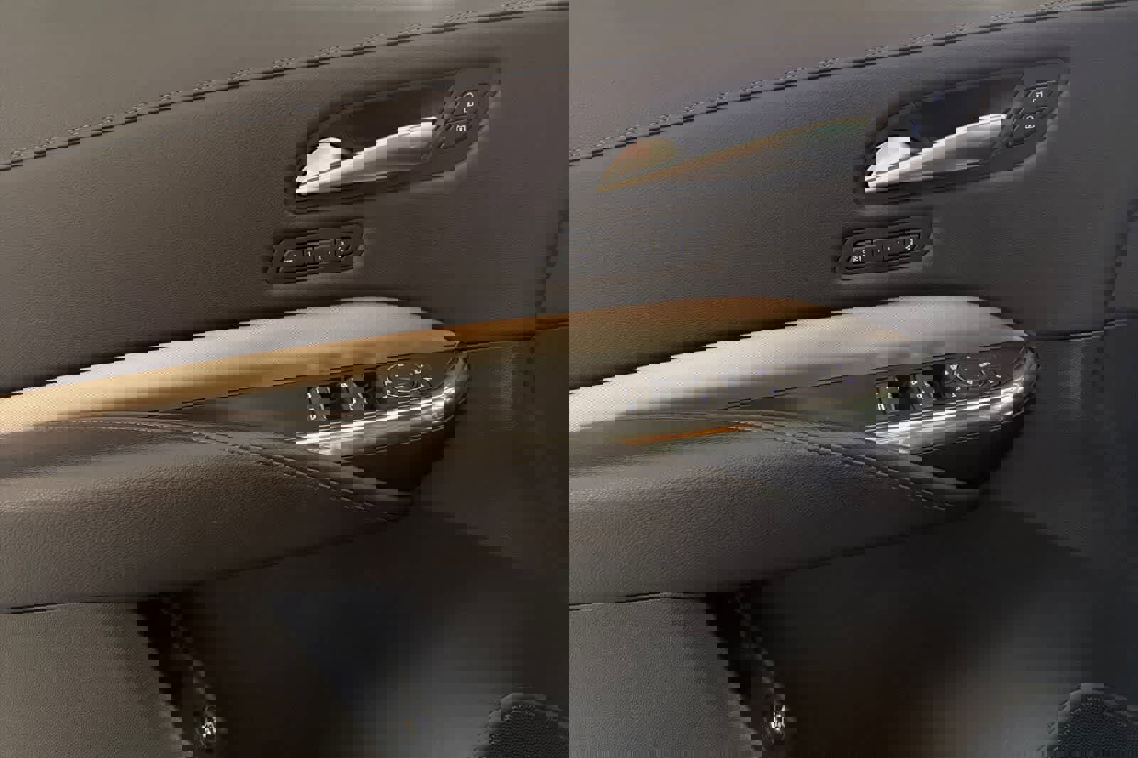 Used 2023 Cadillac XT4 Premium Luxury image 12