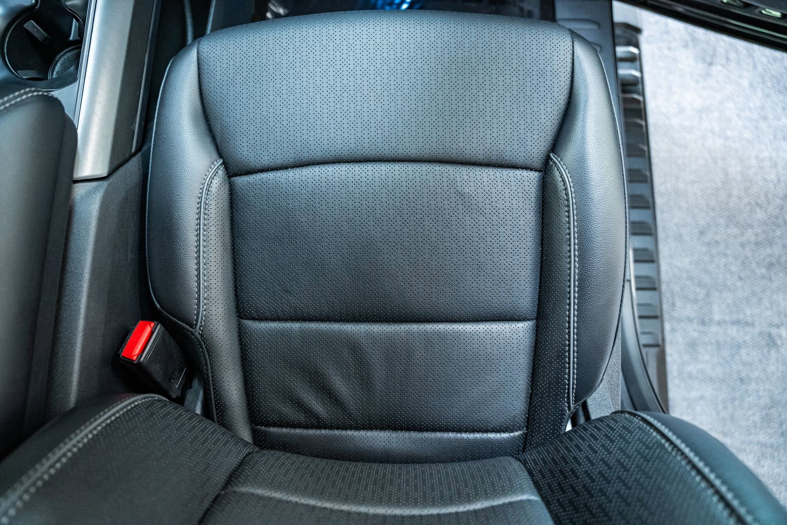 Certified 2024 Ford F150 Lariat image 38