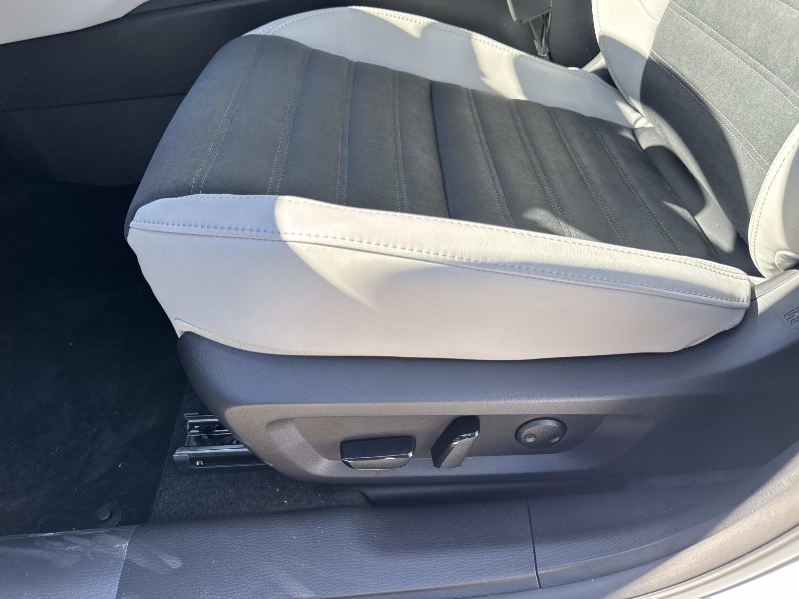 New 2026 Mitsubishi Outlander SE image 16