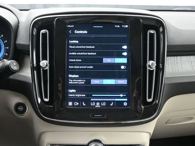 Used 2024 Volvo XC40 B5 Plus w/ Protection Package Premier image 17