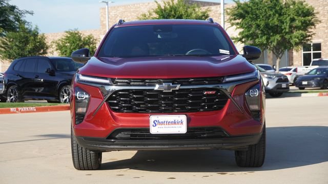 Used 2024 Chevrolet Trax RS w/ Sunroof Package FWD image 2