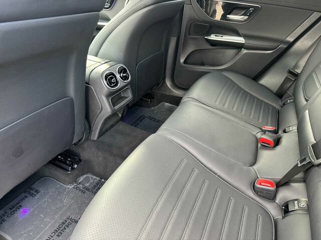Used 2024 Mercedes-Benz GLC 300 4MATIC image 13