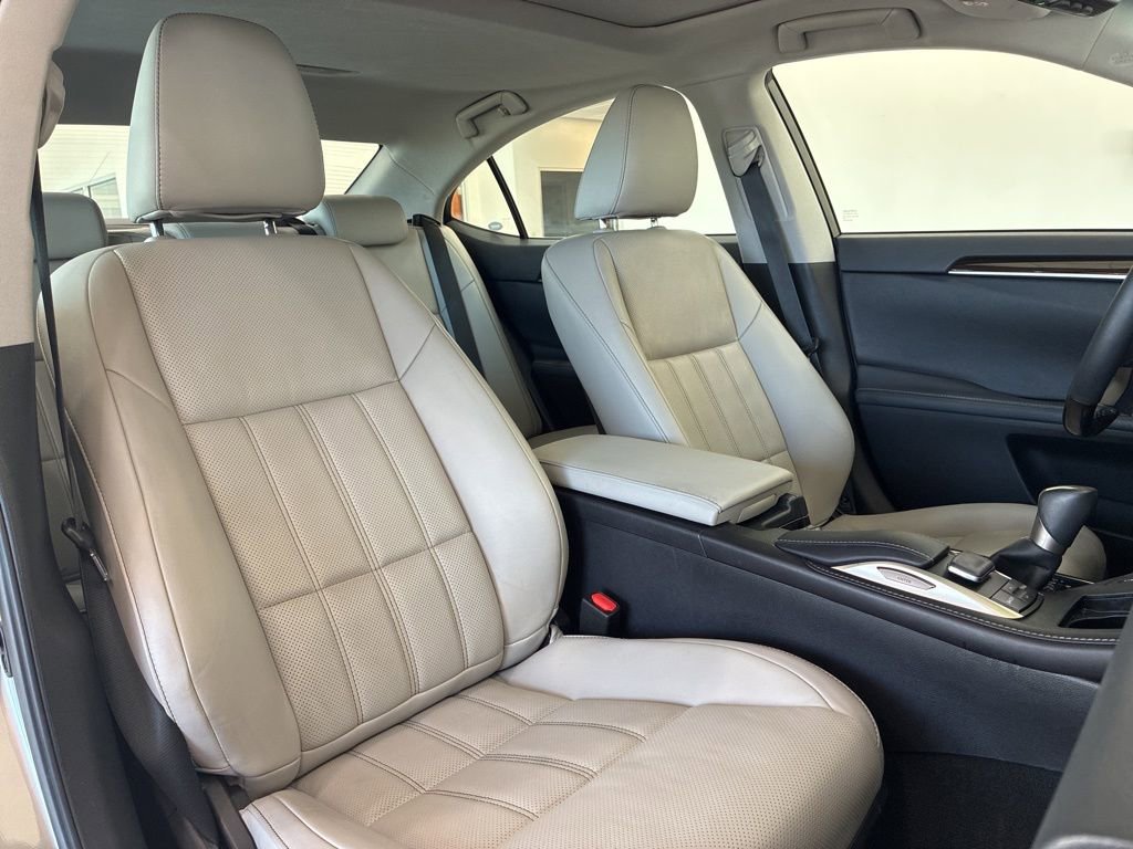 Used 2016 Lexus ES 350 350 LUXURY/SAFETY+/SMART CRUIS w/ Luxury Package w/Wood Trim image 15