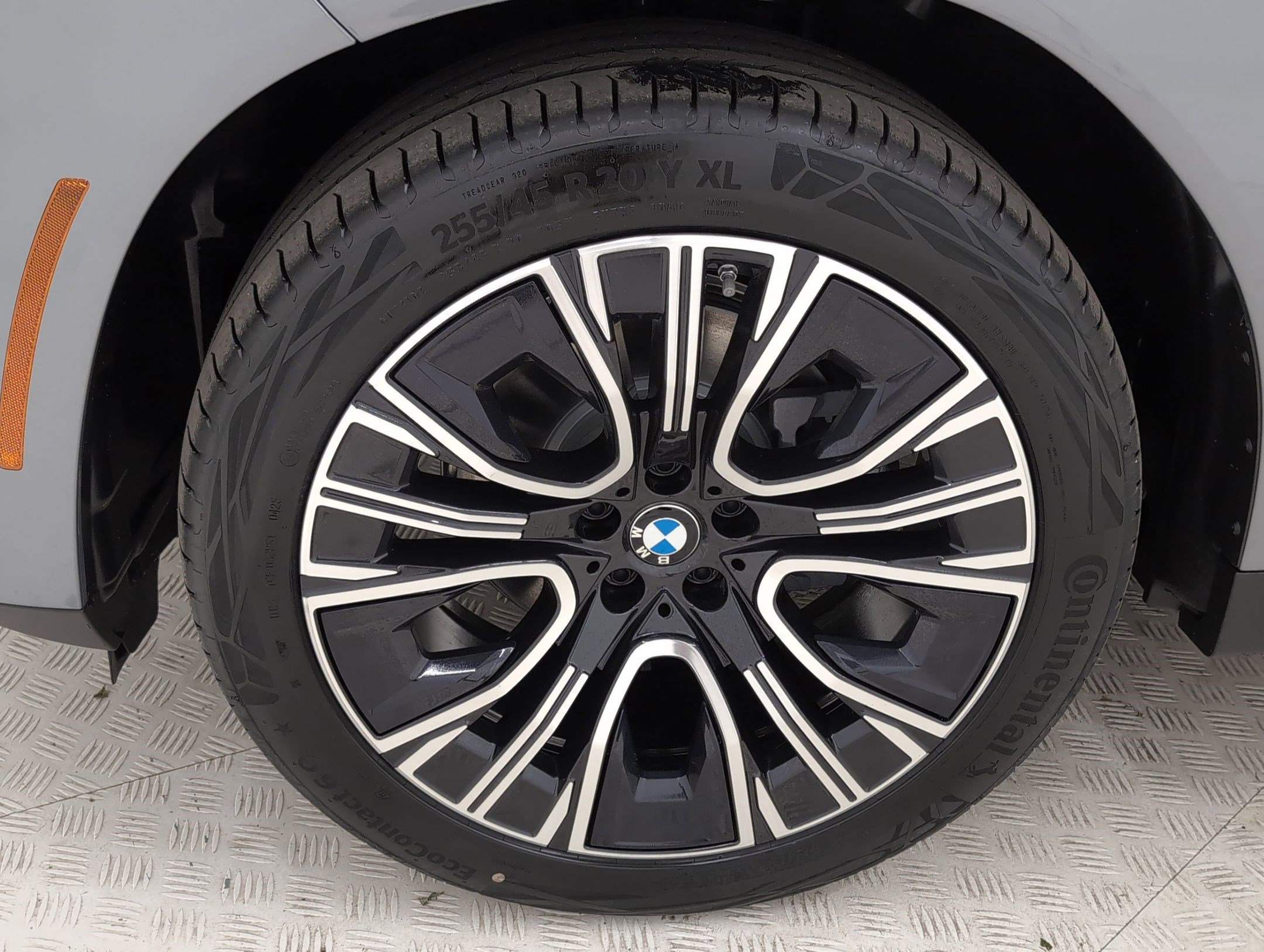 Used 2025 BMW X3 xDrive30i w/ Premium Package image 11