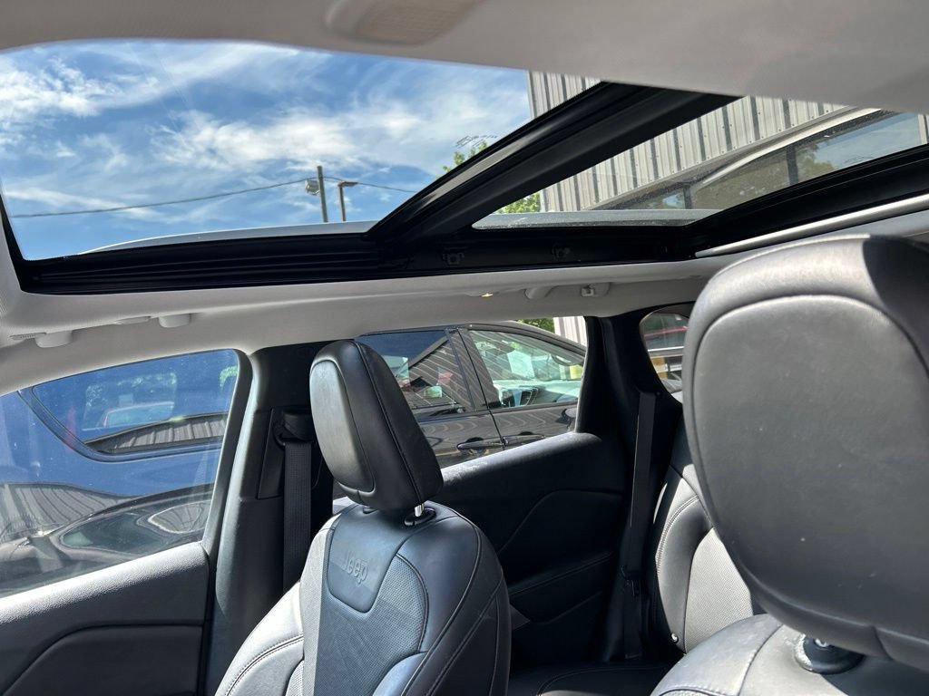 Certified 2019 Jeep Cherokee Limited AWD/4WD image 29