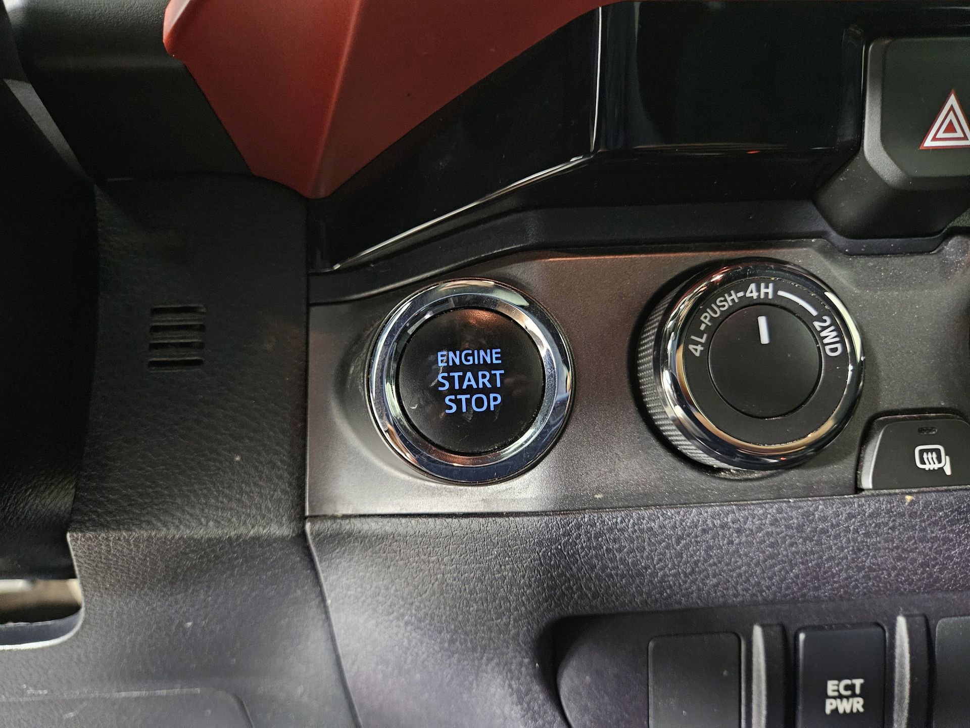 Used 2018 Toyota Tacoma TRD Sport AWD/4WD image 25