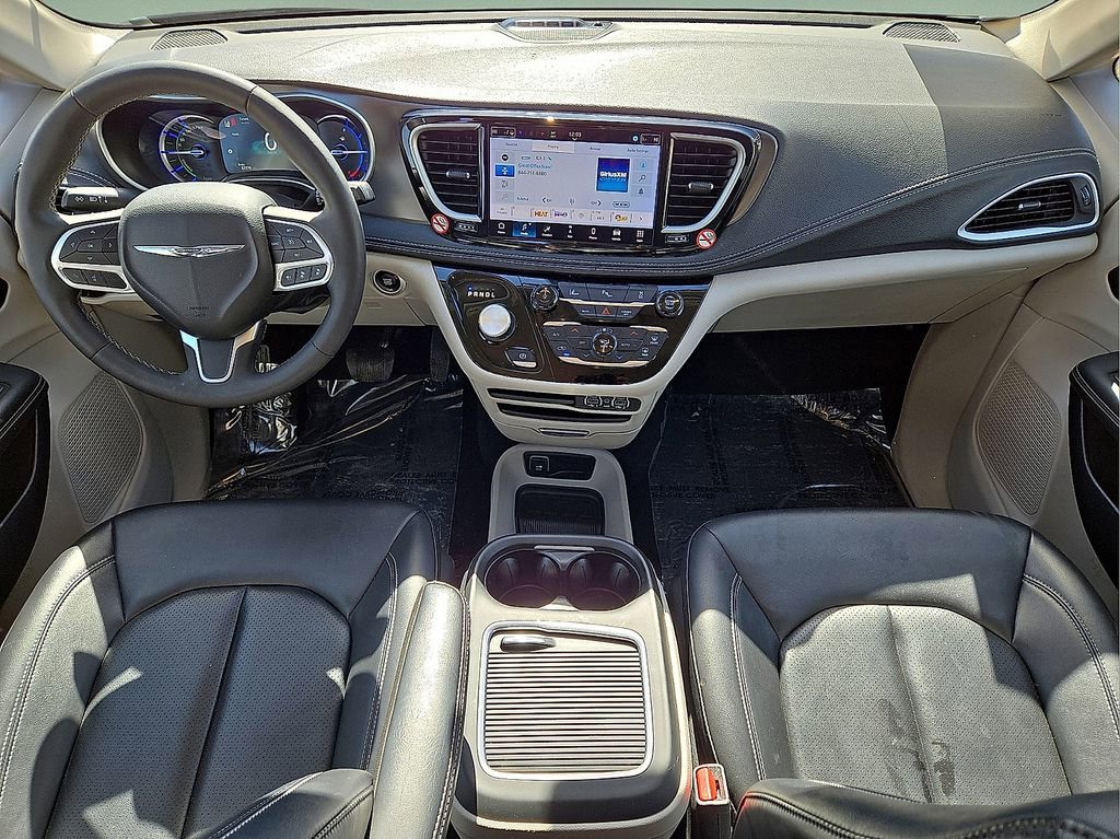 Used 2024 Chrysler Pacifica Select image 17
