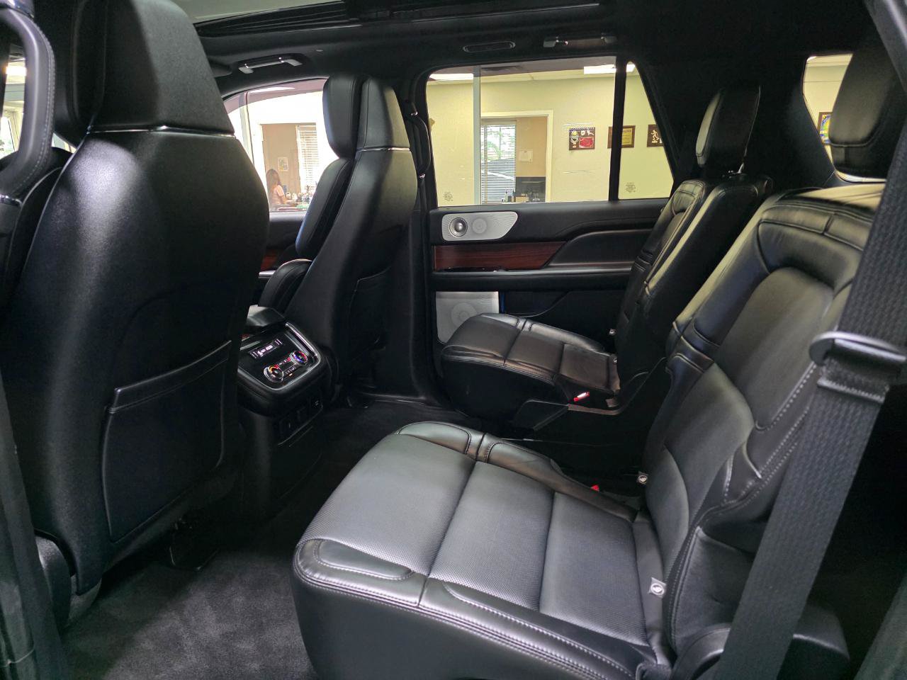 Used 2021 Lincoln Navigator Reserve w/ Luxury Package AWD/4WD image 19