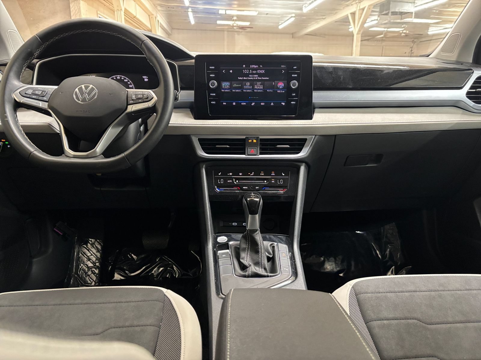 Used 2026 Volkswagen Taos SE FWD image 29
