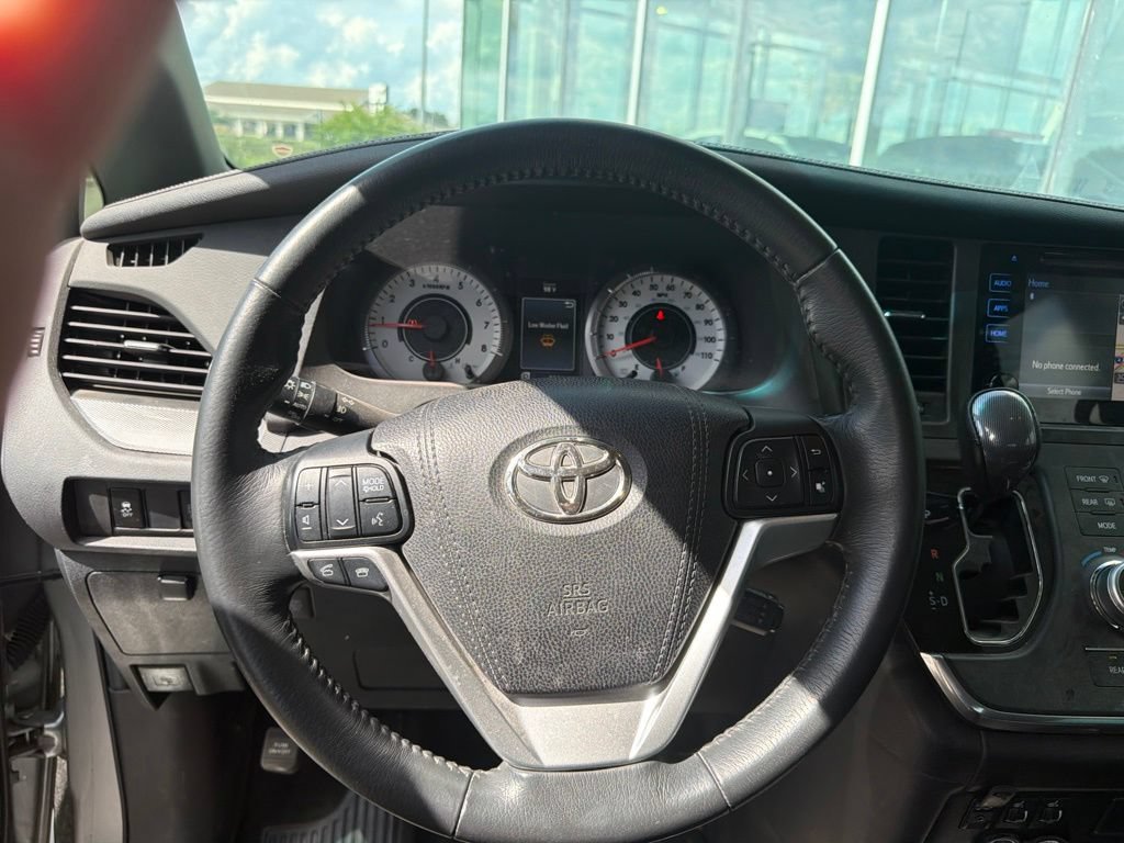 Used 2016 Toyota Sienna SE w/ SE Preferred Package FWD image 9