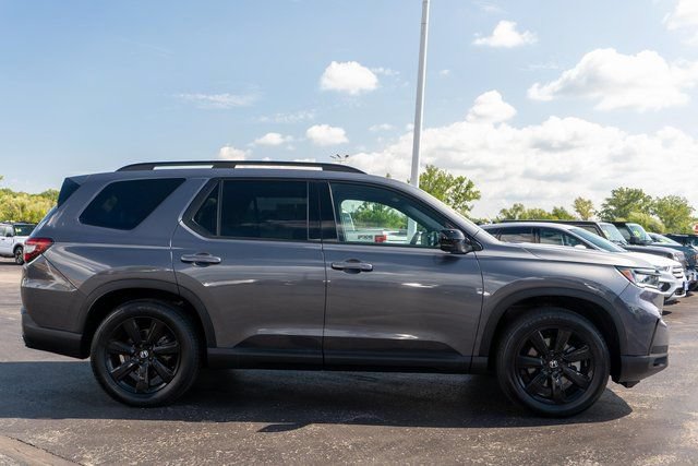 Used 2025 Honda Pilot Black Edition image 5