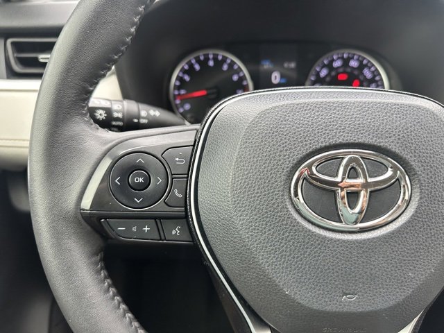 Used 2021 Toyota RAV4 XLE Premium image 19