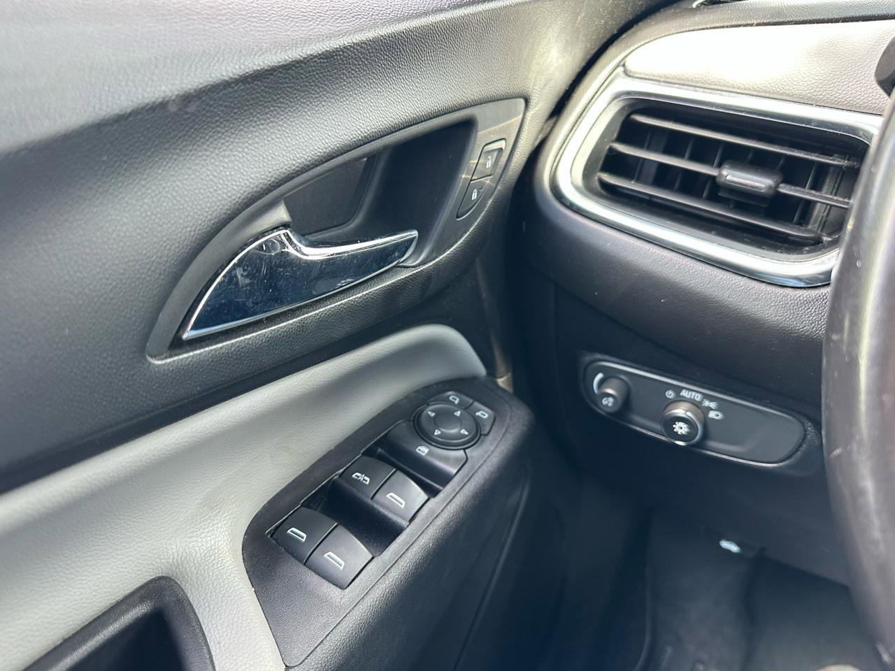 Used 2018 Chevrolet Equinox LT AWD/4WD image 20