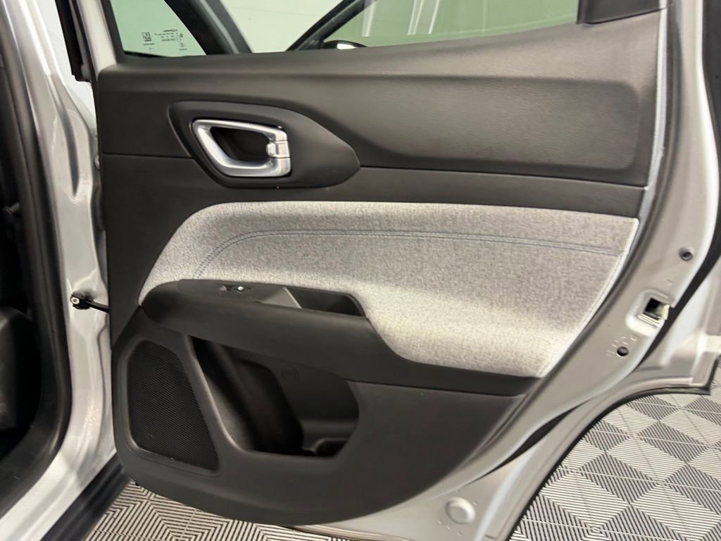 Certified 2024 Jeep Compass Latitude image 28