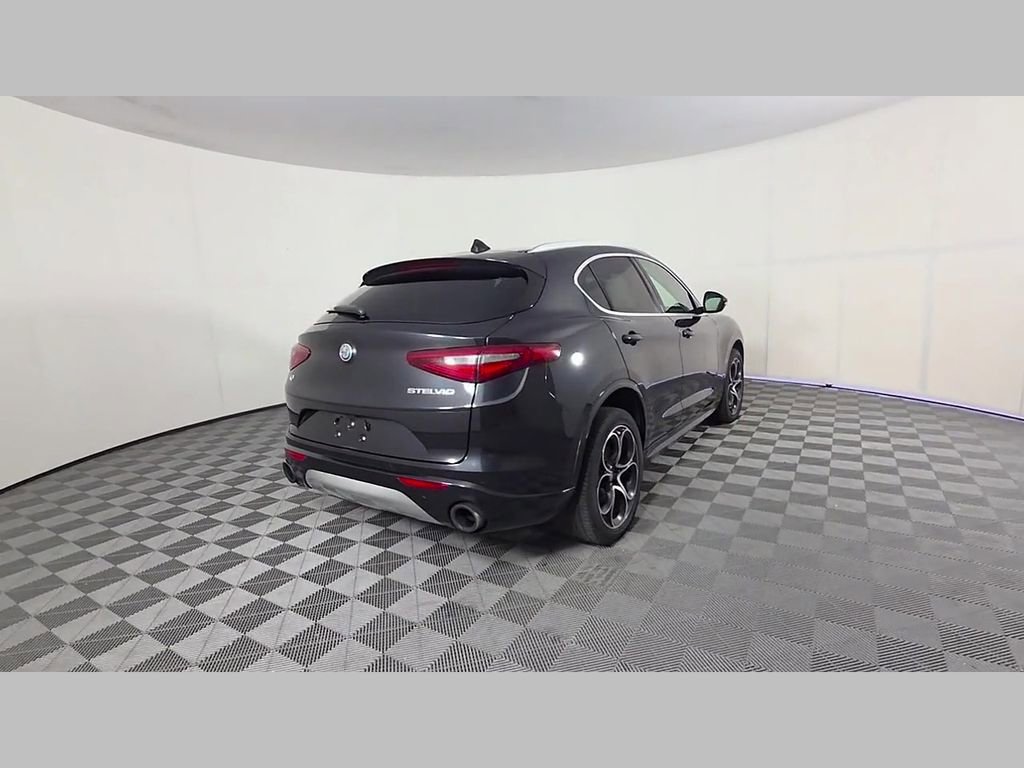 Used 2020 Alfa Romeo Stelvio Ti w/ Active Blind Spot Package AWD/4WD image 39