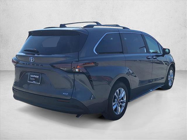 Used 2025 Toyota Sienna XLE w/ XLE Plus Package image 6