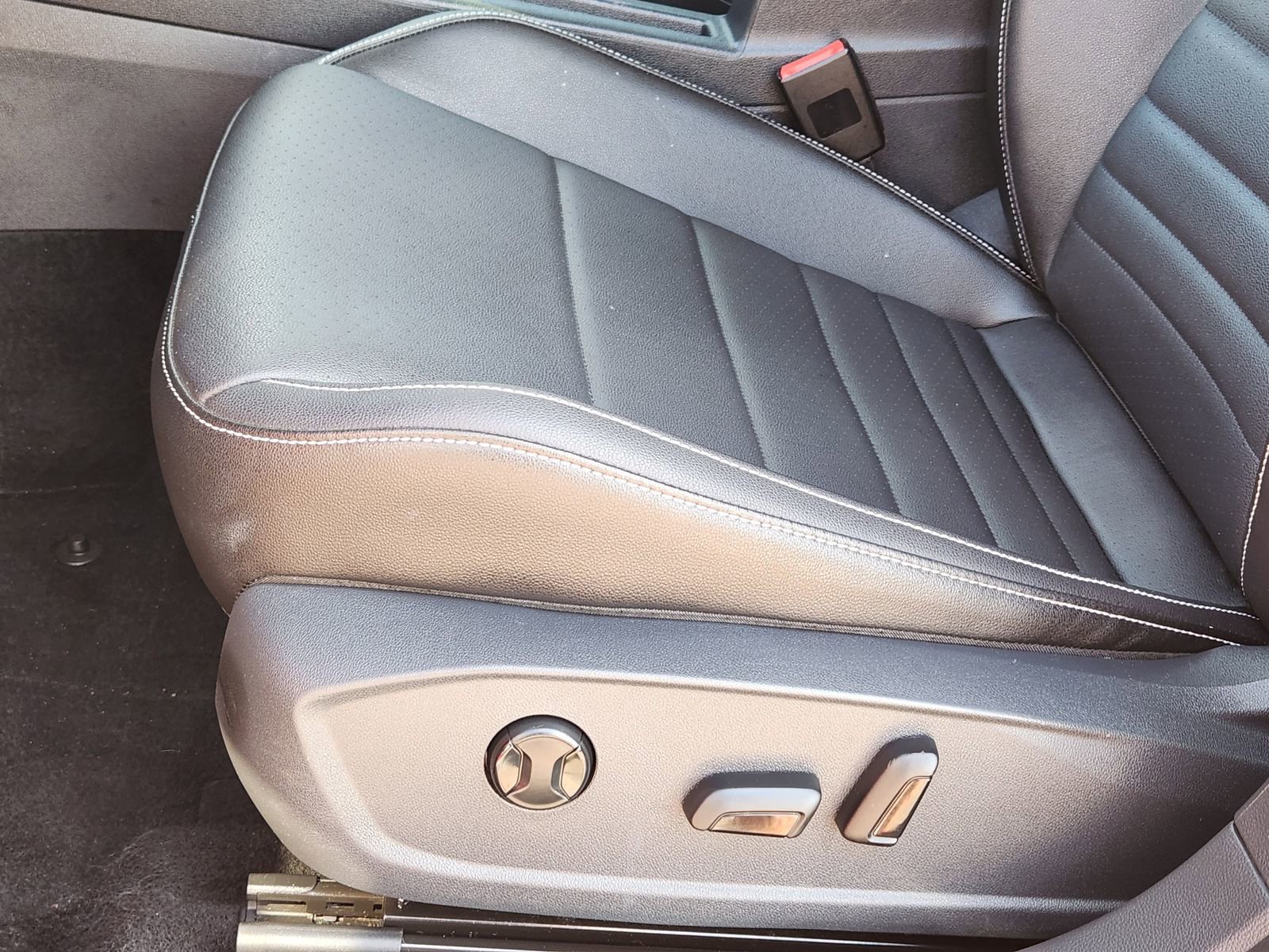 Used 2022 Volkswagen Jetta SE FWD image 32