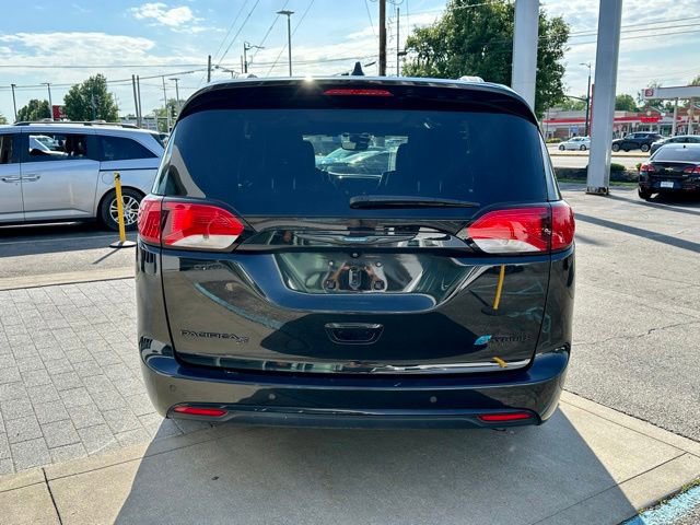 Used 2020 Chrysler Pacifica Limited w/ Advanced Safetytec Group FWD image 6
