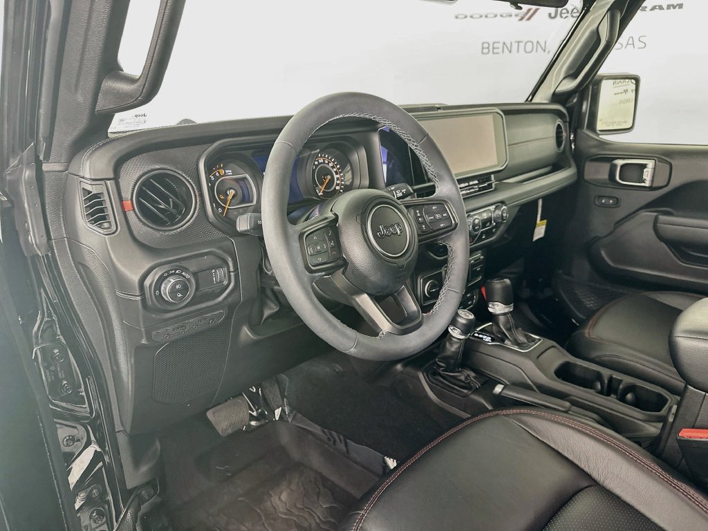Used 2025 Jeep Gladiator Rubicon AWD/4WD image 16