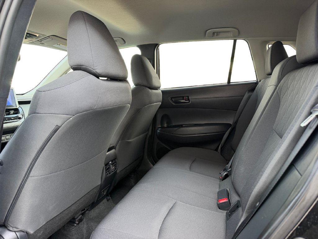 Used 2025 Toyota Corolla Cross LE FWD image 26