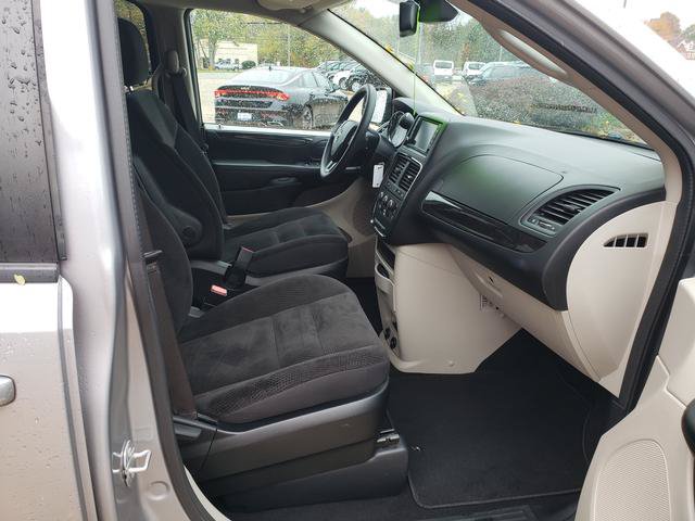 Used 2018 Dodge Grand Caravan SE w/ UConnect Hands-Free Group FWD image 18