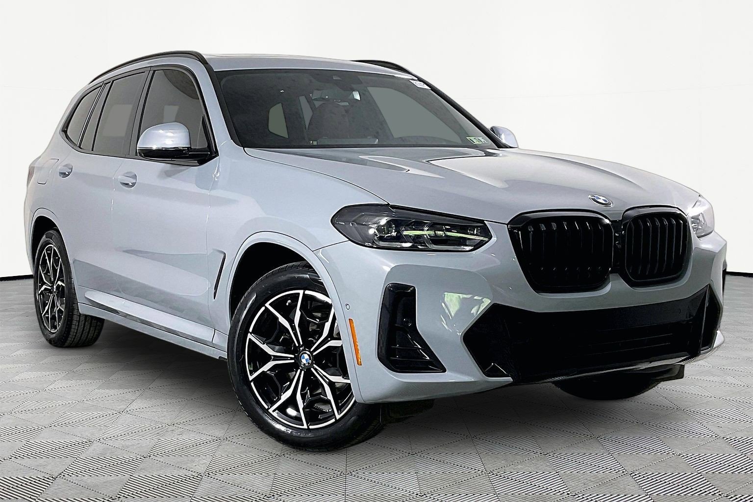 Certified 2024 BMW X3 xDrive30i w/ Premium Package image 4