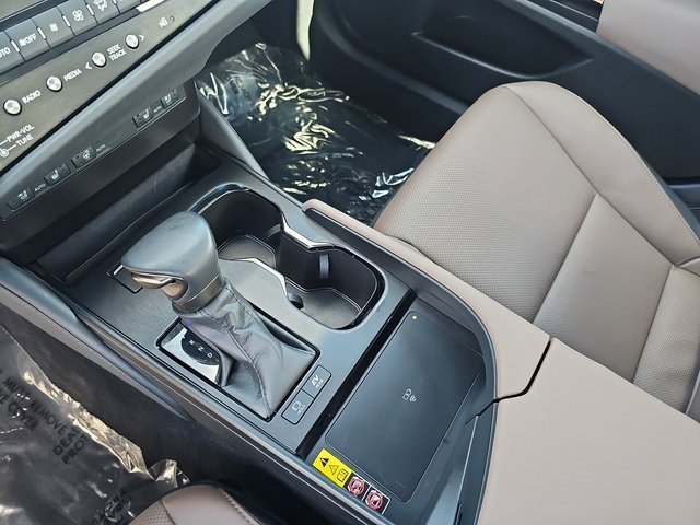 Certified 2025 Lexus ES 300h w/ Premium Package image 25
