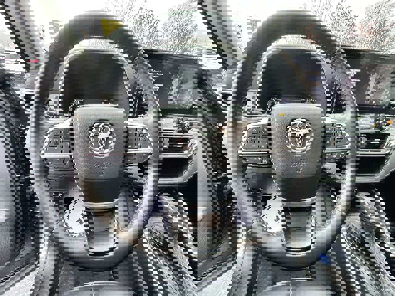 Used 2023 Toyota Highlander XLE image 11