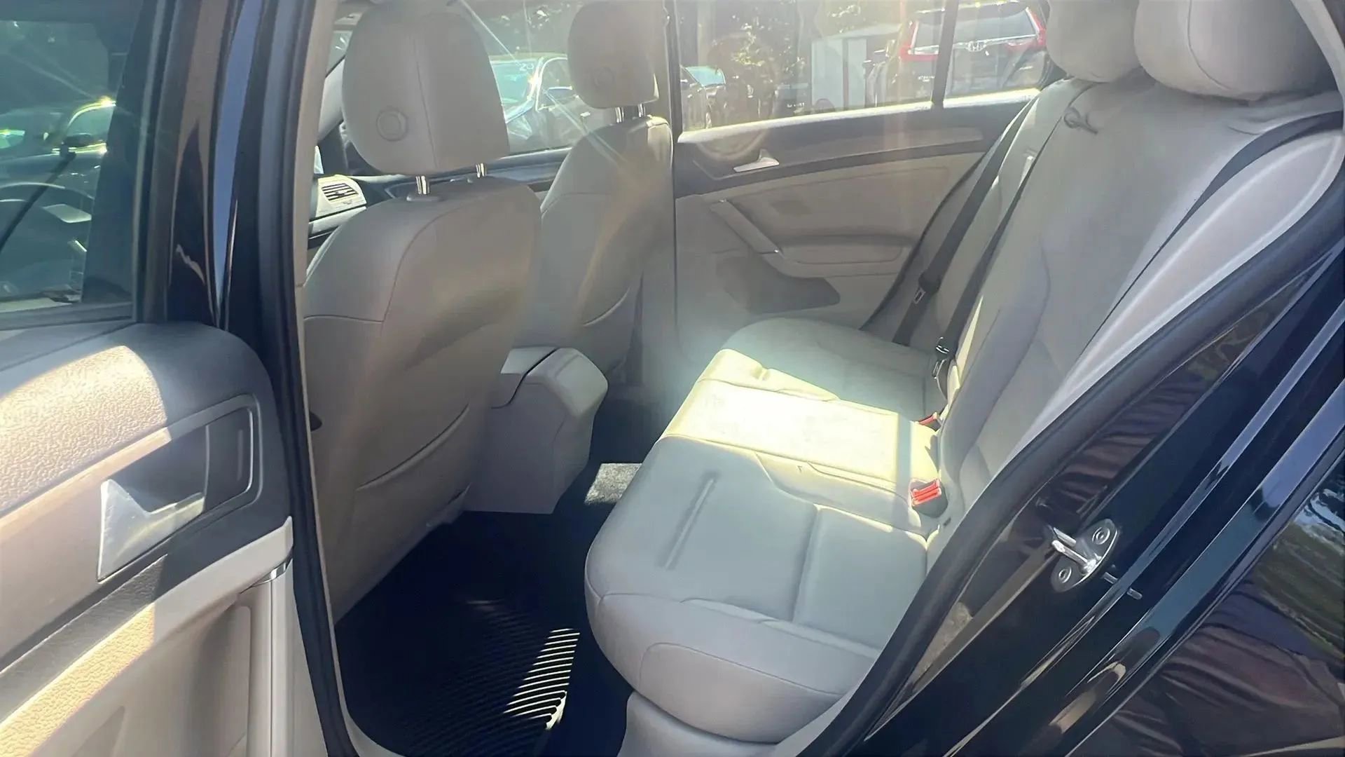 Used 2020 Volkswagen Golf 4-Door image 30