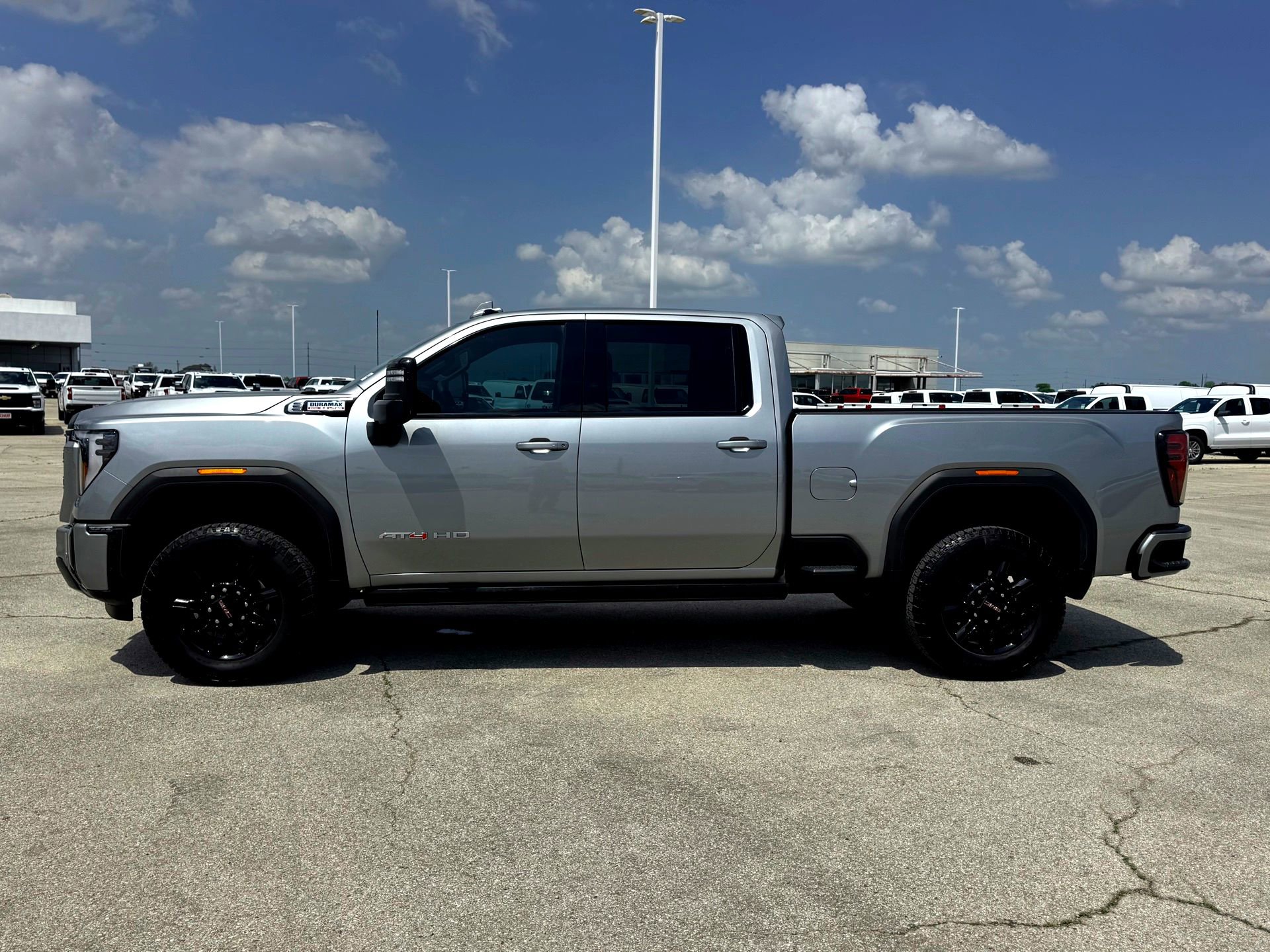Used 2024 GMC Sierra 2500 AT4 w/ AT4 Premium Plus Package image 11