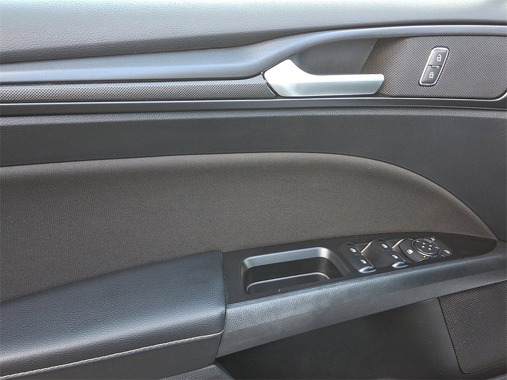 Certified 2018 Ford Fusion SE w/ Equipment Group 201A image 13