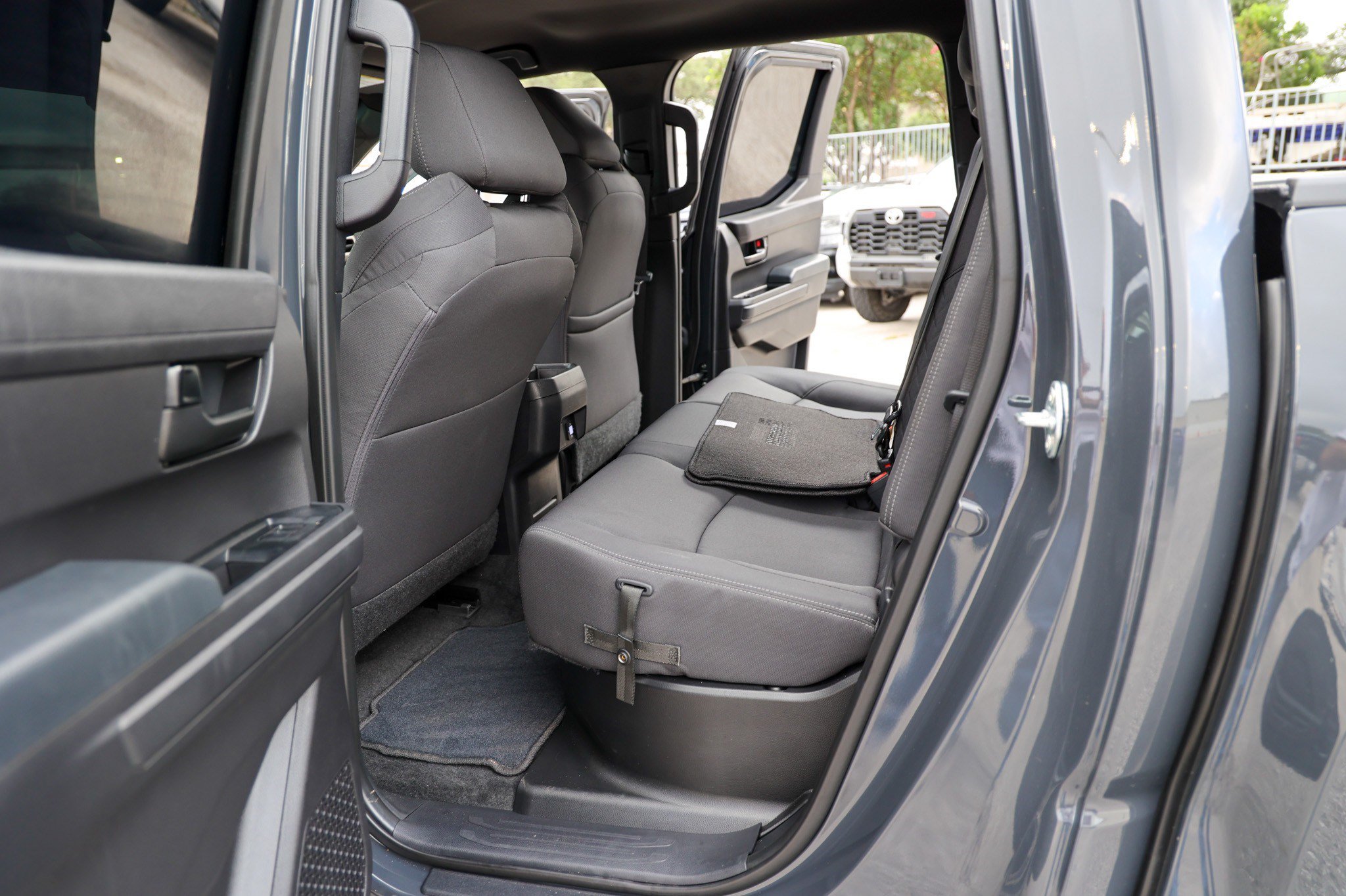 Certified 2025 Toyota Tacoma SR5 AWD/4WD image 35