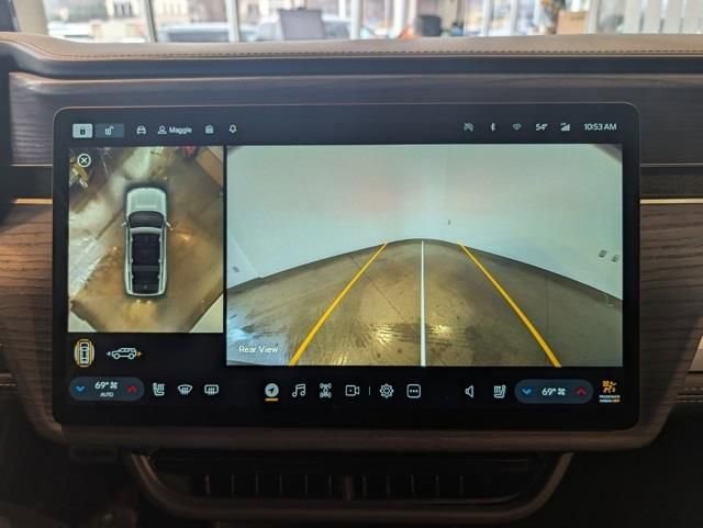 Used 2024 Rivian R1S Adventure image 21