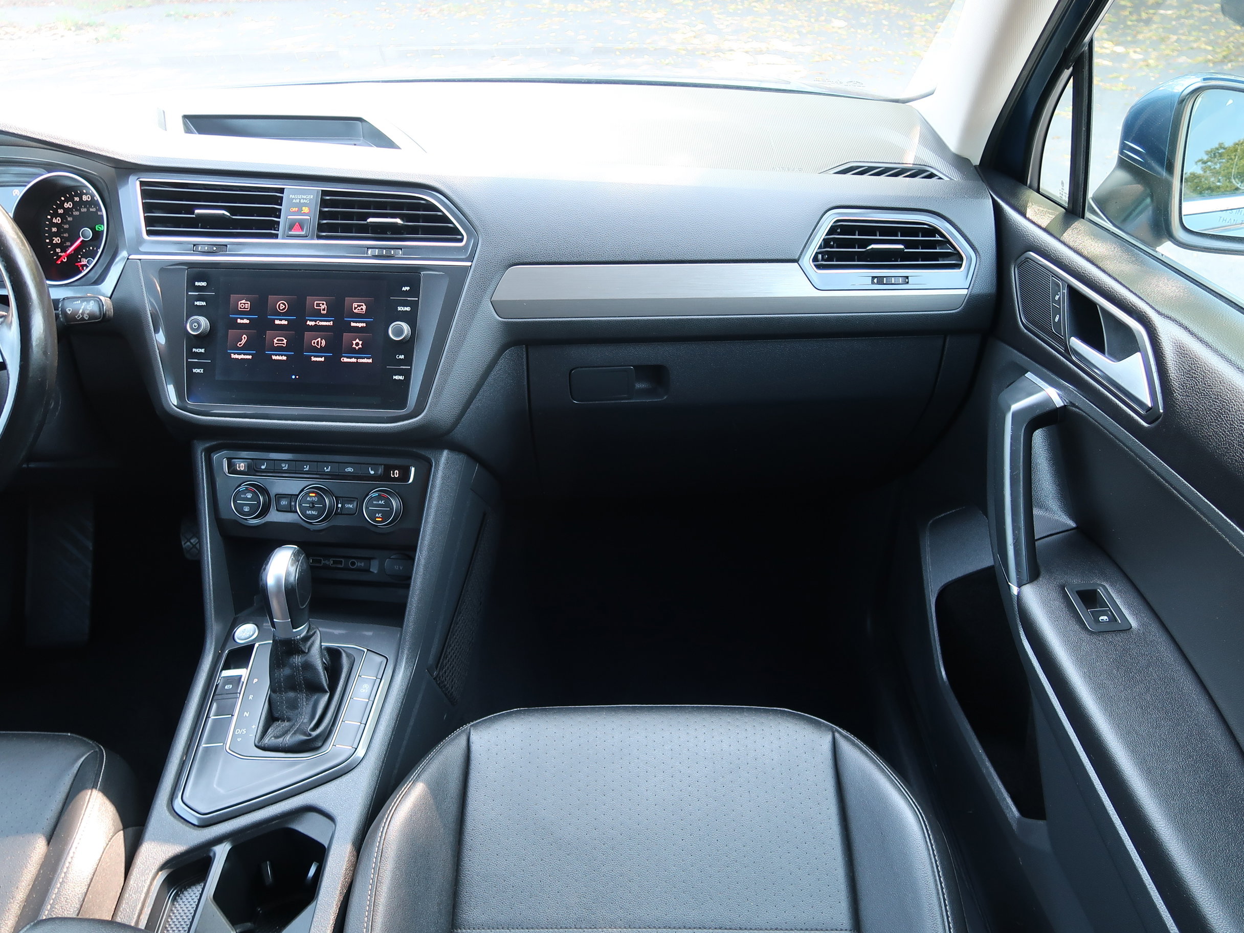 Used 2018 Volkswagen Tiguan SEL image 15