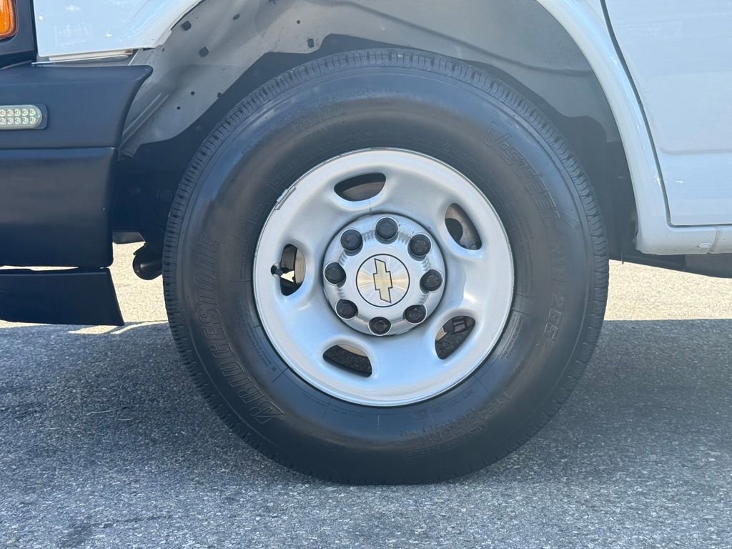 Used 2024 Chevrolet Express 2500 w/ Driver Convenience Package image 10