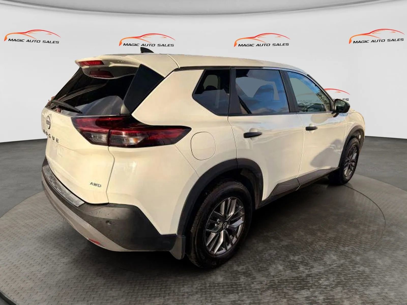 Used 2023 Nissan Rogue S AWD/4WD image 10