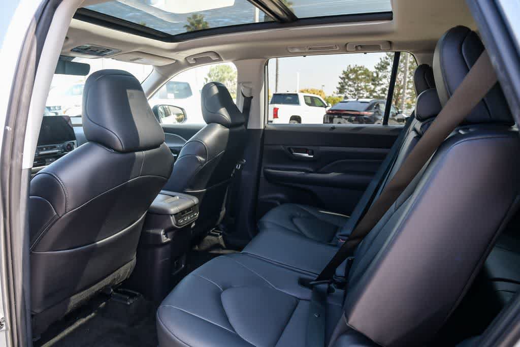 Used 2025 Toyota Grand Highlander AWD Hybrid image 18